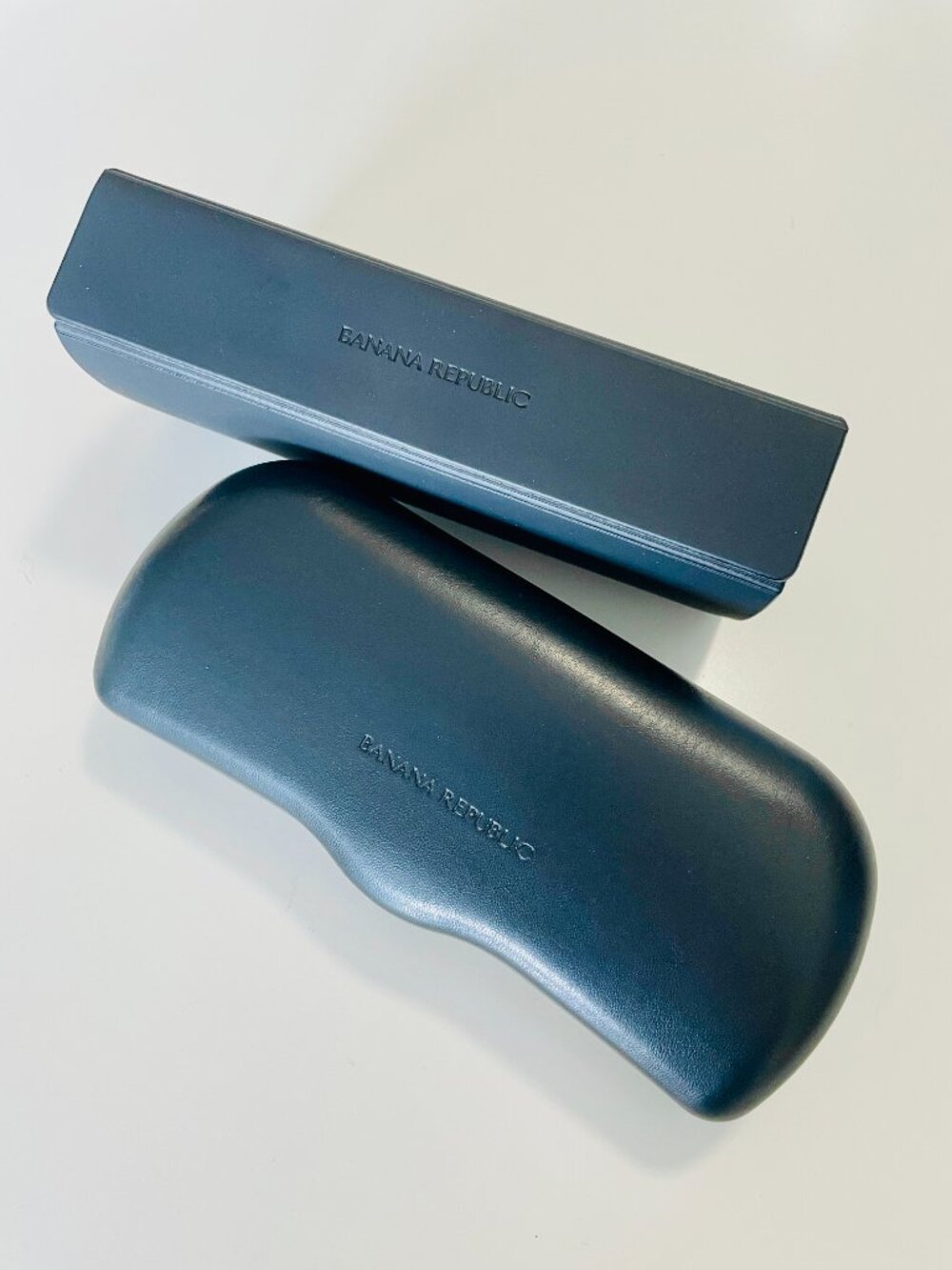 Banana Republic Glasses Case SET OF 2 in Black (includes microfibre cloths x 2)